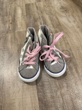 Kids' Gray Polka Dot High-Top Sneakers with Pink Laces converse Allstar size 6